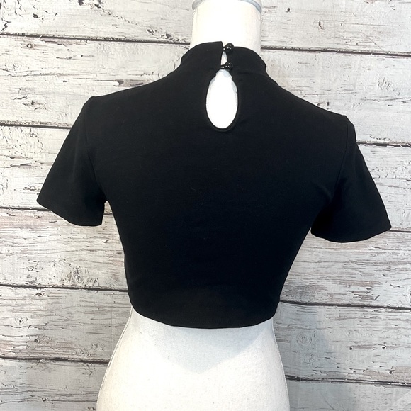 FASHION NOVA Cropped Black T-Shirt with High Neck-Medium - Picture 2 of 2